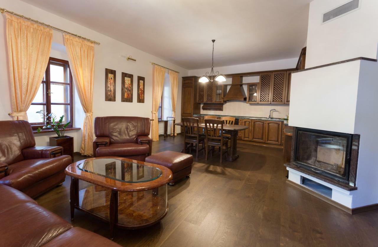 Apartman Pri Lyceu Banská Štiavnica エクステリア 写真